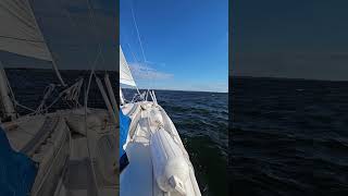 Sailing in 20 knots with a 28 foot sailboat [upl. by Aylat956]