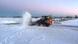 giant V5003T blowing snow [upl. by Wassyngton480]