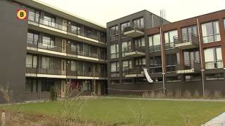 Vrouw 30 doodgeschoten voor appartementencomplex in Berghem [upl. by Notnyw]