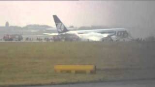 Boeing 767 LOT LO16 emergency landing in Warsaw  awaryjne lądowanie B767 [upl. by Otanutrof156]