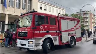 Esplosione allistituto Pacinotti di Mestre evacuati gli studenti [upl. by Ianthe493]