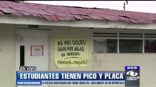 Implementan pico y placa en colegio de Bogotá por falta de instalaciones  18 de marzo de 2013 [upl. by Ling]