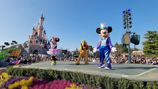 Disneyland Paris 30 ans  Parade Rêvons et le monde sillumine face au château [upl. by Bj710]