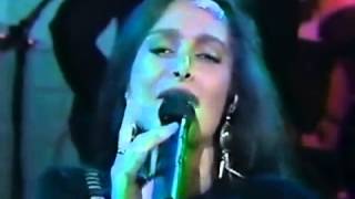 Daniela Romo DE MI ENAMORATE Vivo 1989 wmv [upl. by Tohcnarf]