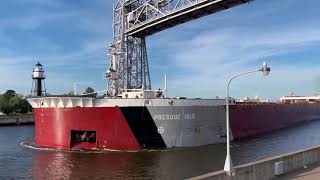 1000foot Presque Isle scrapes base of Duluth Ship Canal pier [upl. by Varrian]