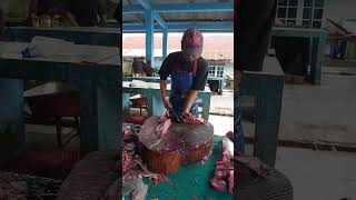 Slicing fresh tuna meats shorts fyp tunacuttingskills reels ajibnariman mukbang food fish [upl. by Nipha]