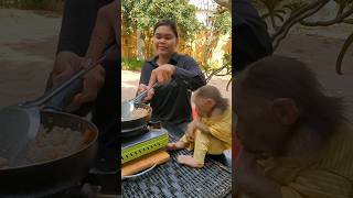 Mom make delicious fried rice for Icy babymonkey monkeylove shorts [upl. by Ahselet]