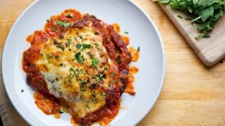 Chicken parmesan la ricetta del pollo alla parmigiana tipico della cucina italoamericana [upl. by Terpstra600]