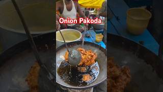 Best onion Pakora in Kolkata kolkatastreetfoods streetfood kolkatafoodies streetfoodideas [upl. by Ecylla684]