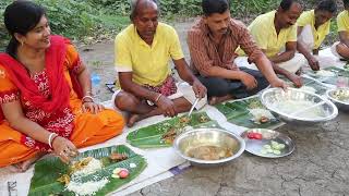 ছ্যাঁচড়া দিয়ে আয়েশ করে পাত পেড়ে খেলাম  Sathe Gramer Lokera  Village Picnic  Alu Fulkopy Mach [upl. by Arand690]