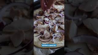 🍽 Recette Pizza aux émincés de poulet Le Gaulois [upl. by Nilved]