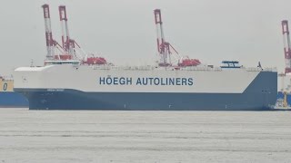 自動車運搬船 HOEGH TARGET 普通車約8500台も積めるんですって！ [upl. by Asiat]