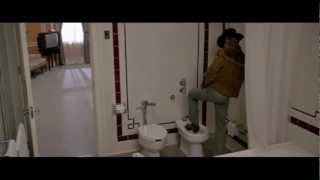 Crocodile Dundee e il bidet [upl. by Saihttam]