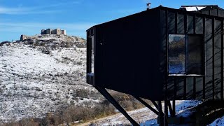 Bienalja lll e Arkitekturës në Kosovë quotHut Spacequot shtëpia që sfidoi historinë dhe gravitetin [upl. by Kaylyn]