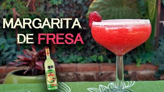 Como hacer una MARGARITA de FRESA  Receta Margarita con Cuervo Mix [upl. by Swart389]