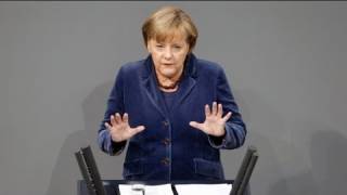 Crise de leuro  Merkel pour une modification des traités européens [upl. by Einaffets]