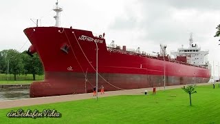 chem tanker HAFNIA SOYA 9V3282 IMO 9729271 winch problem in sealock 2 tugs timelapse [upl. by Franklin]