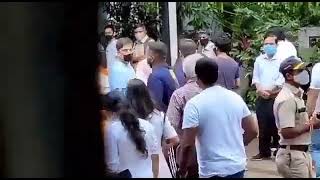 Shehnaaz Gill Inconsolable At Actor Sidharth Shuklas Last Rites At Oshiwara Crematorium  SidNaaz [upl. by Katerina]