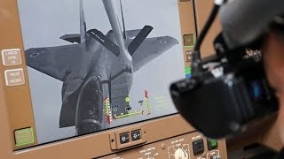 戦闘機Ｆ１５に空中給油 初公開 航空自衛隊 空中給油機ＫＣ７６７ [upl. by Prager]