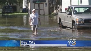 Michigan Flooding Leaves People Stranded In Their Homes [upl. by Carrnan]