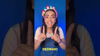 Um dedinho vira uma minhoca… musicainfantil paracrianças musica [upl. by Cailly418]