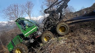 La Bête sort du bois  ABATTEUSE JOHN DEERE [upl. by Lona342]