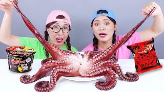 Mukbang Pulpo gigante Tallarines picantes DONA [upl. by Maddox]