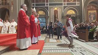 Aurresku Ordenació episcopal Xabier Gómez Bisbe de Sant Feliu de Llobregat [upl. by Aislehc]