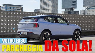 Volvo EX30 lelettrica che parcheggia da sola [upl. by Dex]