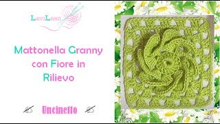 Mattonella Granny con fiore in rilievo  Uncinetto  Granny Square with Rilief Flower [upl. by Royce]