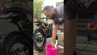 Ghar pe motorcycle wash and polish ker lee [upl. by Opportuna978]