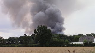 Großfeuer in Schenefeld Freizeitzentrum steht in Vollbrand FEU 7 R0 [upl. by Annuahs]