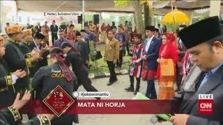 Tiba di Pesta Adat Jokowi Disambut Tarian TorTor Mundur Oleh Para Raja Adat [upl. by Sturdivant]