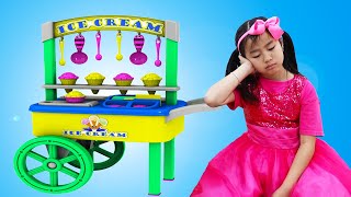 Emma and Jannie Pretend Play with Ice Cream Cart Food Toys [upl. by Westhead]