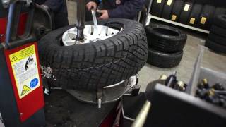 Big AT tyres mounting at Freelander 2 18inch rim general grabber [upl. by Esya]