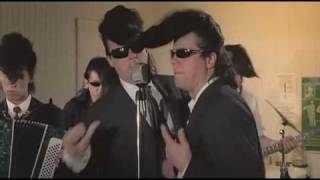 07  Kuka Mitä Häh  Leningrad Cowboys Go America VIDEO CUTE [upl. by Eldnek]