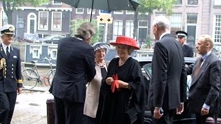 Trijntje Oosterhuis zingt voor Koningin Beatrix in de Rode Hoed [upl. by Nysila]