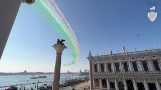 Le Frecce tricolori sorvolano il cielo di Venezia [upl. by Eniffit831]