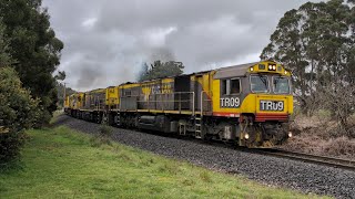 TasRail TR09 TR05 2006 2053 31 train leaving Railton [upl. by Sina]