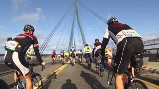 Cyclassics 2014 die Köhlbrandbrücke hoch und abfahrt [upl. by Alcina719]