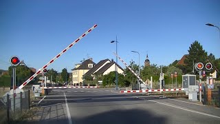 Spoorwegovergang Reichshoffen F  Railroad crossing  Passage à niveau [upl. by Shaff]