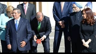 BAŞBAKAN RECEP TAYYİP ERDOĞAN G20 ZİRVESİNDE BAYRAĞIMIZ YERDEN ALDI CEBİNE KOYDU FULL HD [upl. by Kcirdes]