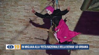 In migliaia alla Festa Nazionale della Befana di Urbania [upl. by Ettenrahs]