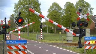 Spoorwegovergang Aalten  Dutch railroad crossing [upl. by Craggie]