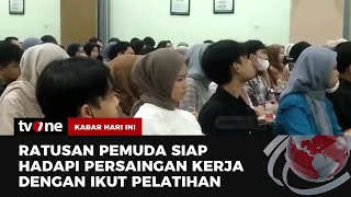 Ratusan Sarjana Muda di Bekasi Sambut Baik Kenaikan UMP  Kabar Hari Ini tvOne [upl. by Virgy]