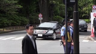 要人車列内閣総理大臣車列 警視庁 警護車 パトカー 全国戦没者追悼式会場 帰路 2012815 Japanese Prime Minister Motorcade [upl. by Musa]