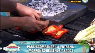 Entraña con costra de provolone con morrones asados rellenos y cebolla a la brasa [upl. by Jermain]