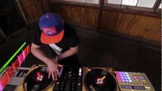 DJ Shiftee in Total Kontrol with Z2 and MASCHINE  Native Instruments [upl. by Skipton]