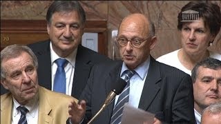 Un député imite Julien Lepers à lAssemblée nationale  1604 [upl. by Eicnahc]