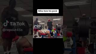 Manic Mike TEARS HIS PEC benching 600 pounds trentwins [upl. by Schou]